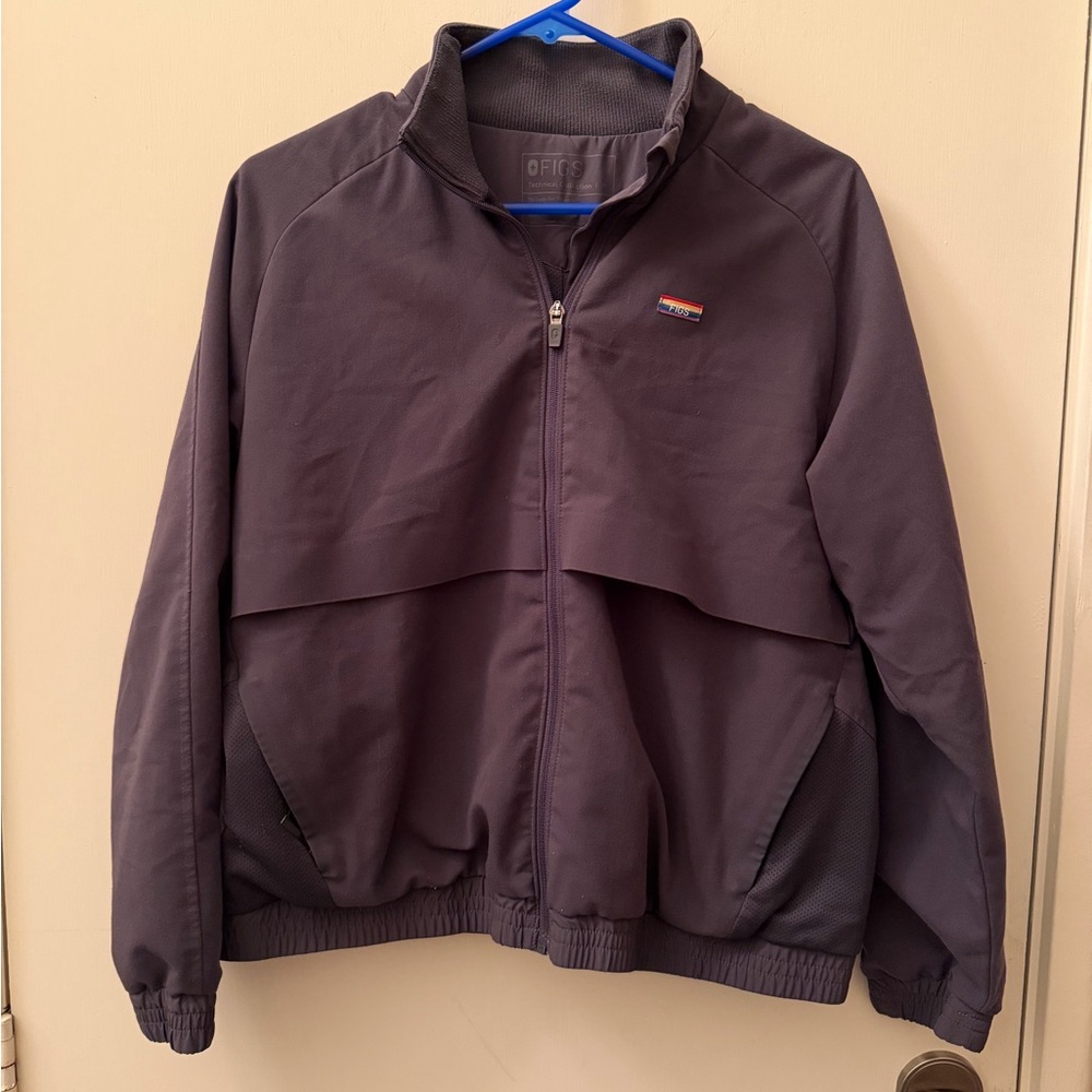 Women’s figs scrub jacket size medium